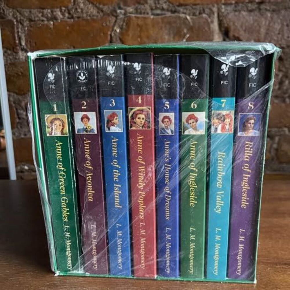 8 Book Lot Anne Of Green Gables Series Volumes 1 thru 8 PB Set L.M.
Montgomery